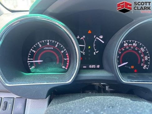 Used 2013 Toyota Highlander SE FWD image 3