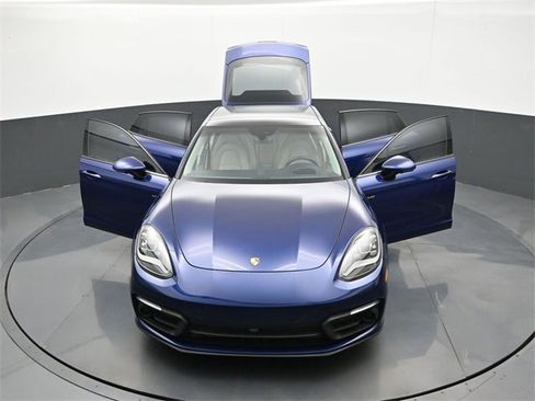 Used 2023 Porsche Panamera 4S w/ Premium Package image 29