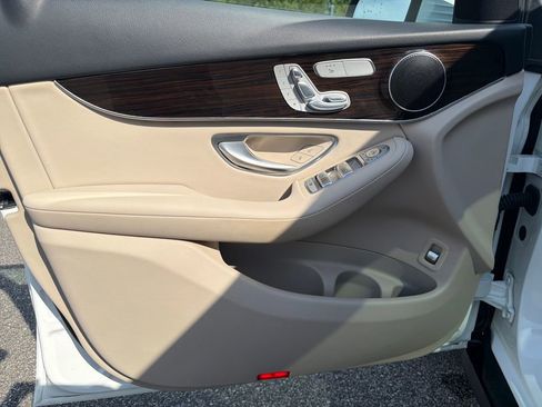 Certified 2022 Mercedes-Benz GLC 300 image 27