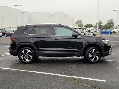 New 2026 Volkswagen Taos SE AWD/4WD image 4