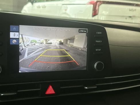Used 2025 Hyundai Elantra SE FWD image 19