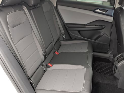 Used 2024 Volkswagen Taos SE image 19