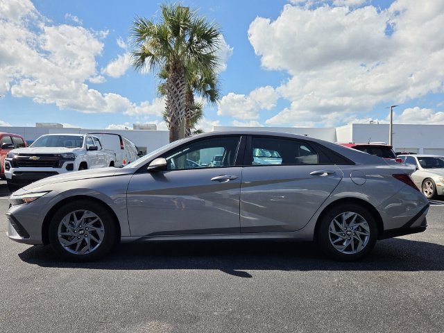 Used 2024 Hyundai Elantra SEL FWD image 3