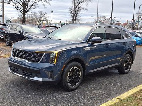 Certified 2025 Kia Sorento S image 3