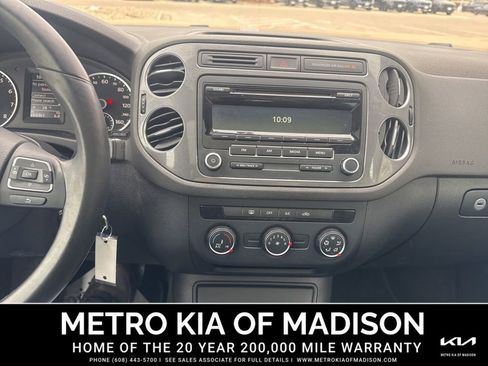 Used 2013 Volkswagen Tiguan S image 21