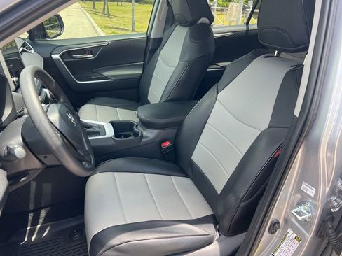 Used 2025 Toyota RAV4 XLE FWD image 43