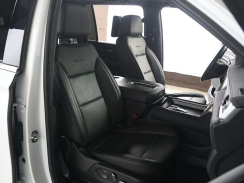 Used 2024 GMC Yukon XL Denali AWD/4WD image 32