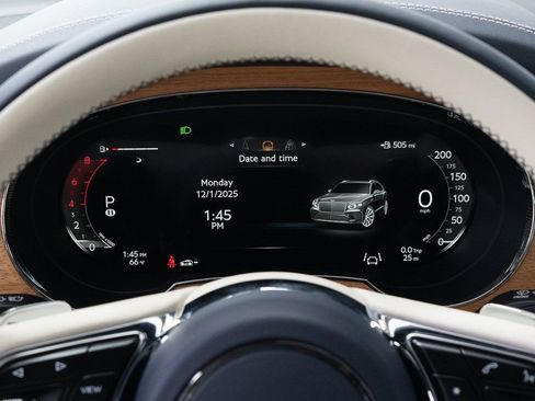 New 2025 Bentley Bentayga Extended Wheelbase image 35