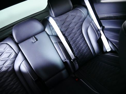 Certified 2025 Genesis GV80 3.5T e-SC AWD/4WD image 14