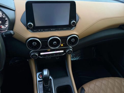 Used 2021 Nissan Sentra SV w/ SV Premium Package image 16