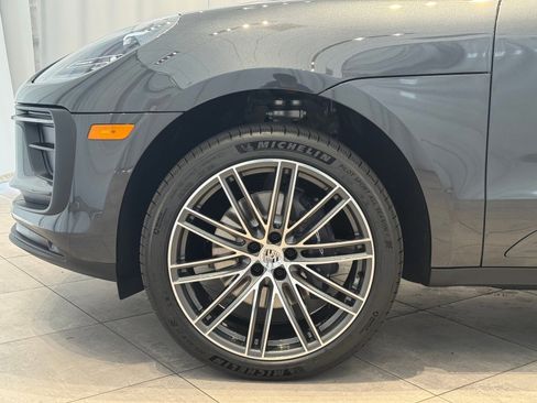 Used 2025 Porsche Macan image 11