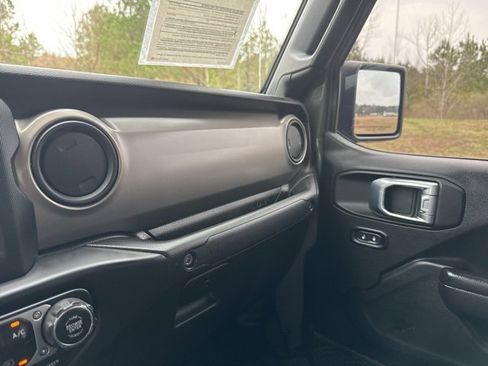 Used 2021 Jeep Gladiator Willys image 23