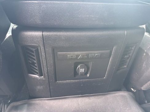 Used 2018 RAM 2500 Big Horn w/ Sport Appearance Group AWD/4WD image 26