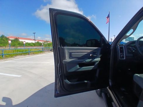 Used 2019 RAM 1500 Classic SLT w/ Luxury Group AWD/4WD image 11