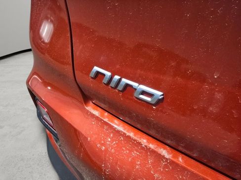 Used 2022 Kia Niro LXS image 16