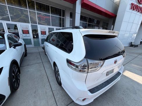 Used 2013 Toyota Sienna SE FWD image 4