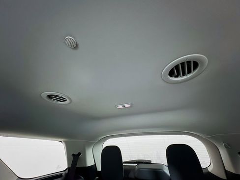 Used 2025 Ford Explorer Active image 37