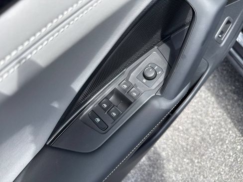 Certified 2025 Volkswagen Tiguan SE AWD/4WD image 12
