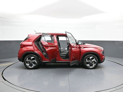 Certified 2023 Hyundai Venue Limited w/ Cargo Package FWD image 40