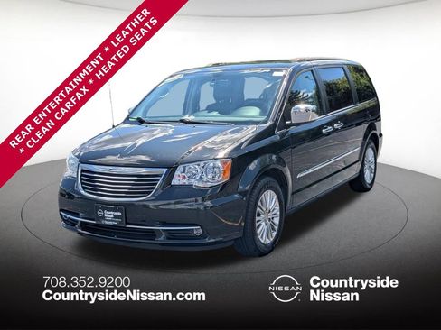 Used 2015 Chrysler Town & Country Touring-L w/ Driver Convenience Group FWD image 1