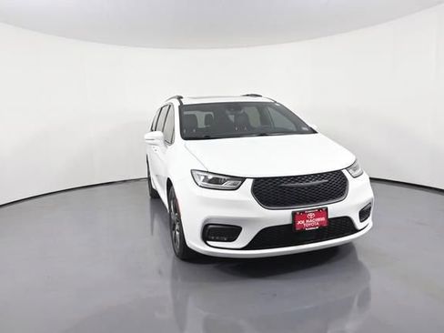 Used 2022 Chrysler Pacifica Limited w/ S Appearance Package AWD/4WD image 27