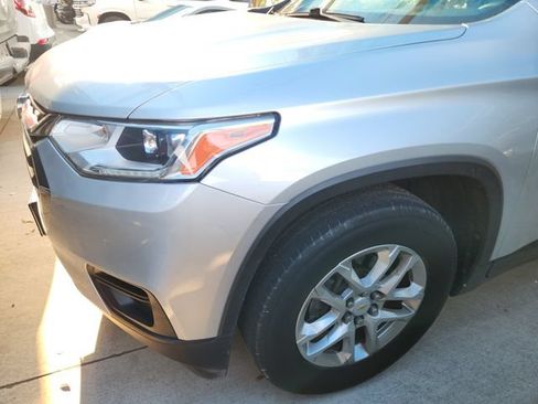 Used 2020 Chevrolet Traverse LS FWD image 5
