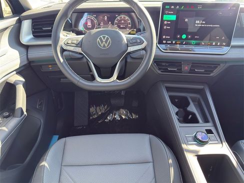 New 2026 Volkswagen Tiguan SE image 21