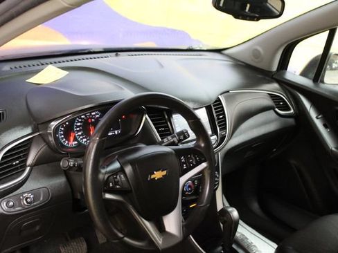 Used 2022 Chevrolet Trax LT w/ LT Convenience Package AWD/4WD image 14