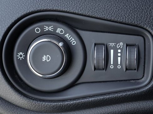 Used 2020 Jeep Renegade Altitude image 18