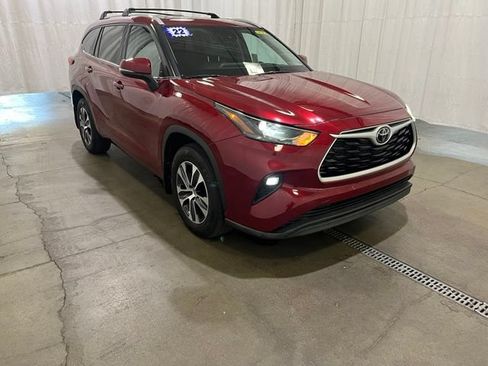 Used 2022 Toyota Highlander XLE AWD/4WD image 10