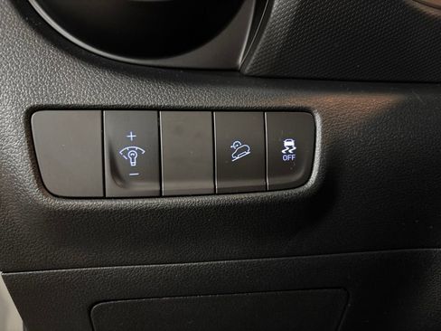 Used 2023 Hyundai Kona SE AWD/4WD image 13