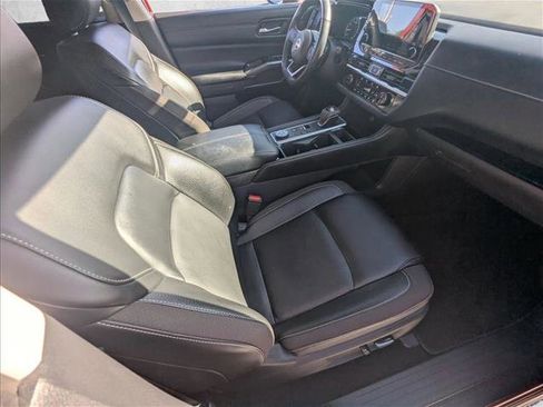 Used 2022 Nissan Pathfinder SL AWD/4WD image 19