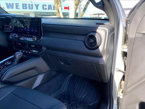 Used 2025 Chevrolet Colorado Trail Boss image 18