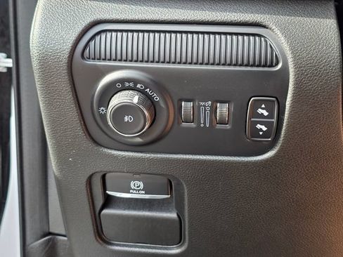 Used 2024 Jeep Wagoneer Series II w/ Flexible Seating Group RWD image 42