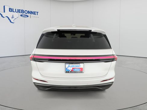 Used 2025 Lincoln Nautilus Premier w/ Jet Appearance Package AWD/4WD image 4