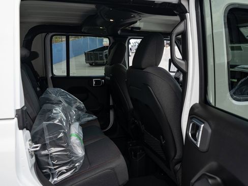 New 2026 Jeep Gladiator Rubicon w/ Steel Power Dome Hood Package AWD/4WD image 20