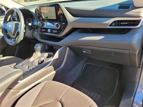 Used 2023 Toyota Highlander LE image 19