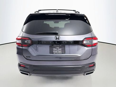 Used 2025 Honda Pilot Black Edition image 6