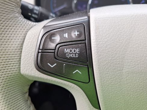 Used 2014 Toyota Sienna XLE image 21
