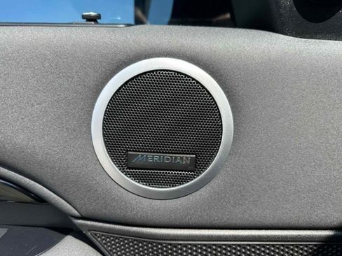 Used 2018 Land Rover Discovery SE image 32