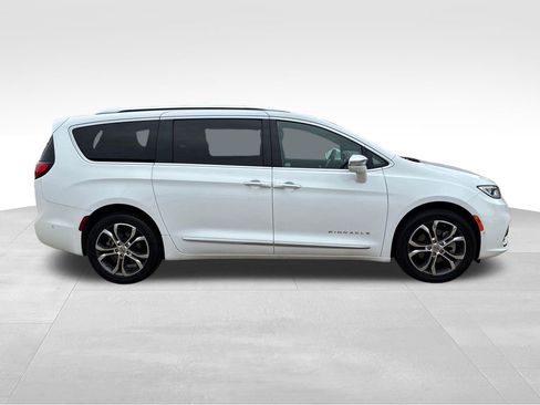 Used 2022 Chrysler Pacifica Pinnacle AWD/4WD image 7