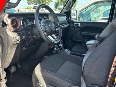 Used 2023 Jeep Gladiator Mojave w/ LED Lighting Group AWD/4WD image 9