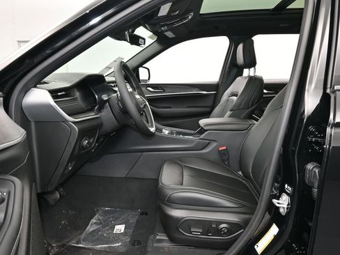 New 2026 Jeep Grand Cherokee Limited w/ Limited Altitude Package RWD image 12