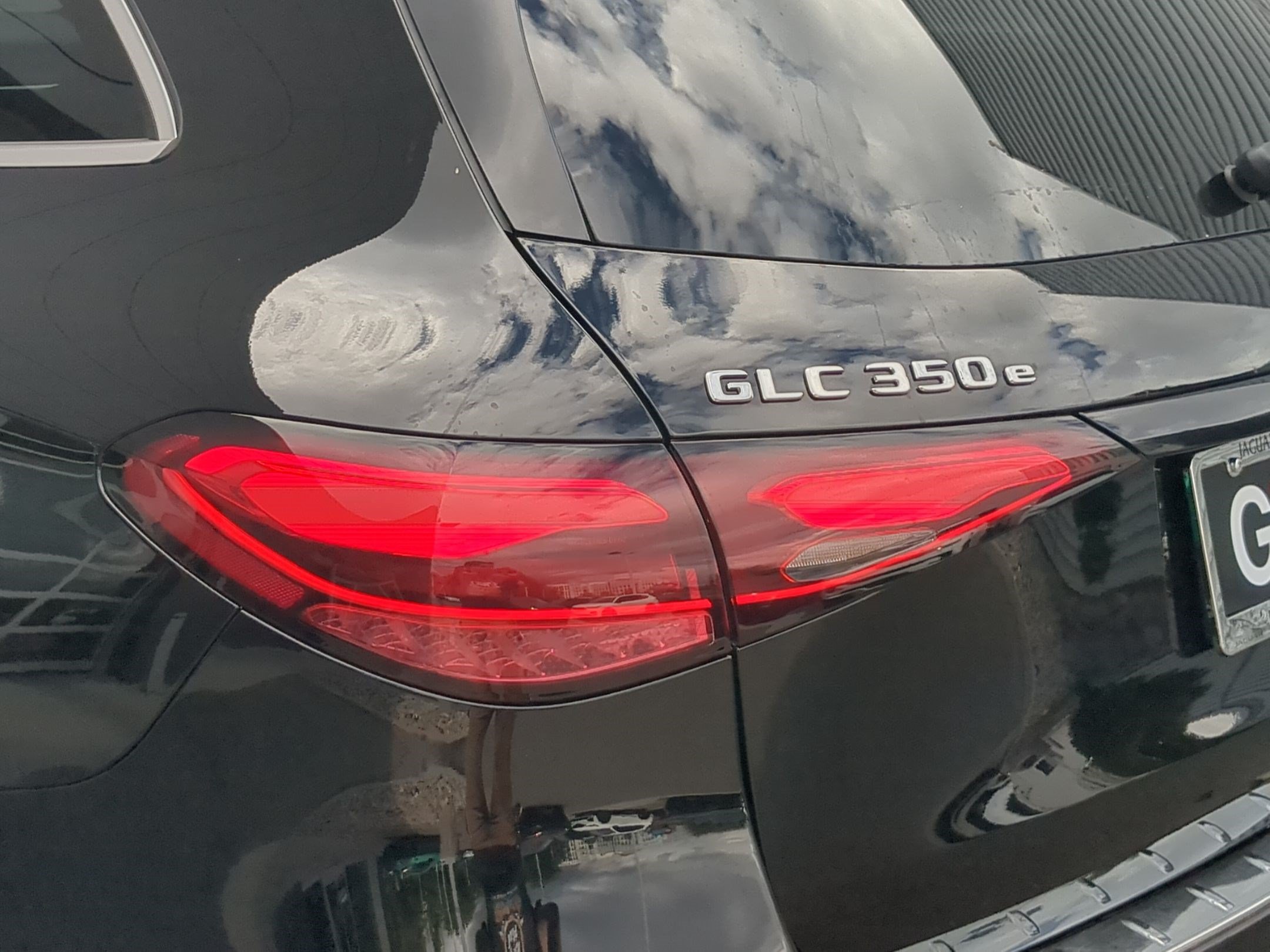 Used 2025 Mercedes-Benz GLC 350e 4MATIC image 10