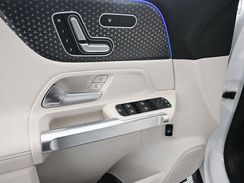 Certified 2025 Mercedes-Benz GLB 250 image 8