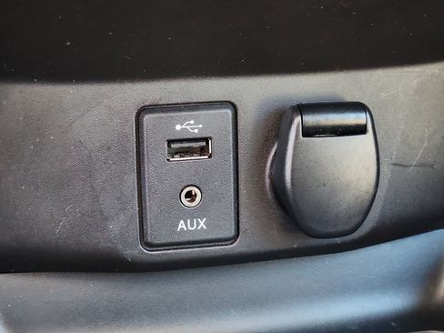 Used 2016 Nissan Rogue SL w/ SL Premium Package image 24