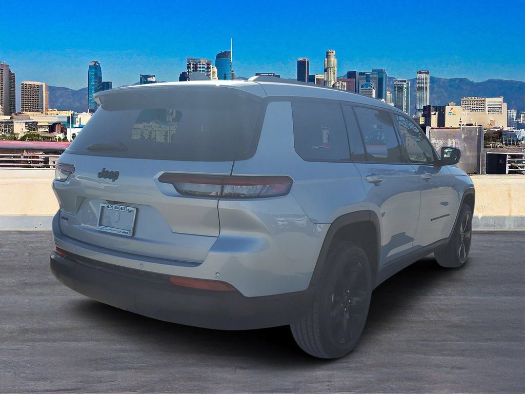 Used 2025 Jeep Grand Cherokee L Altitude AWD/4WD image 4
