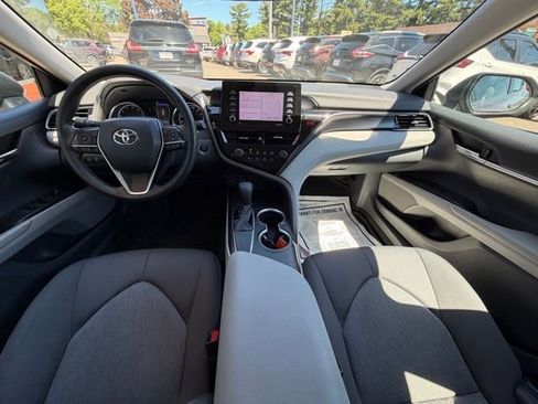 Used 2021 Toyota Camry LE w/ Convenience Package FWD image 12