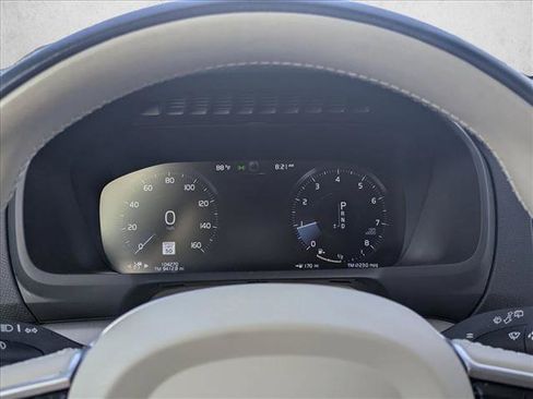Used 2021 Volvo XC90 T5 Momentum w/ Climate Package FWD image 9