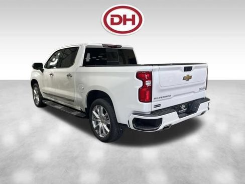 Used 2022 Chevrolet Silverado 1500 High Country w/ High Country Premium Package AWD/4WD image 9